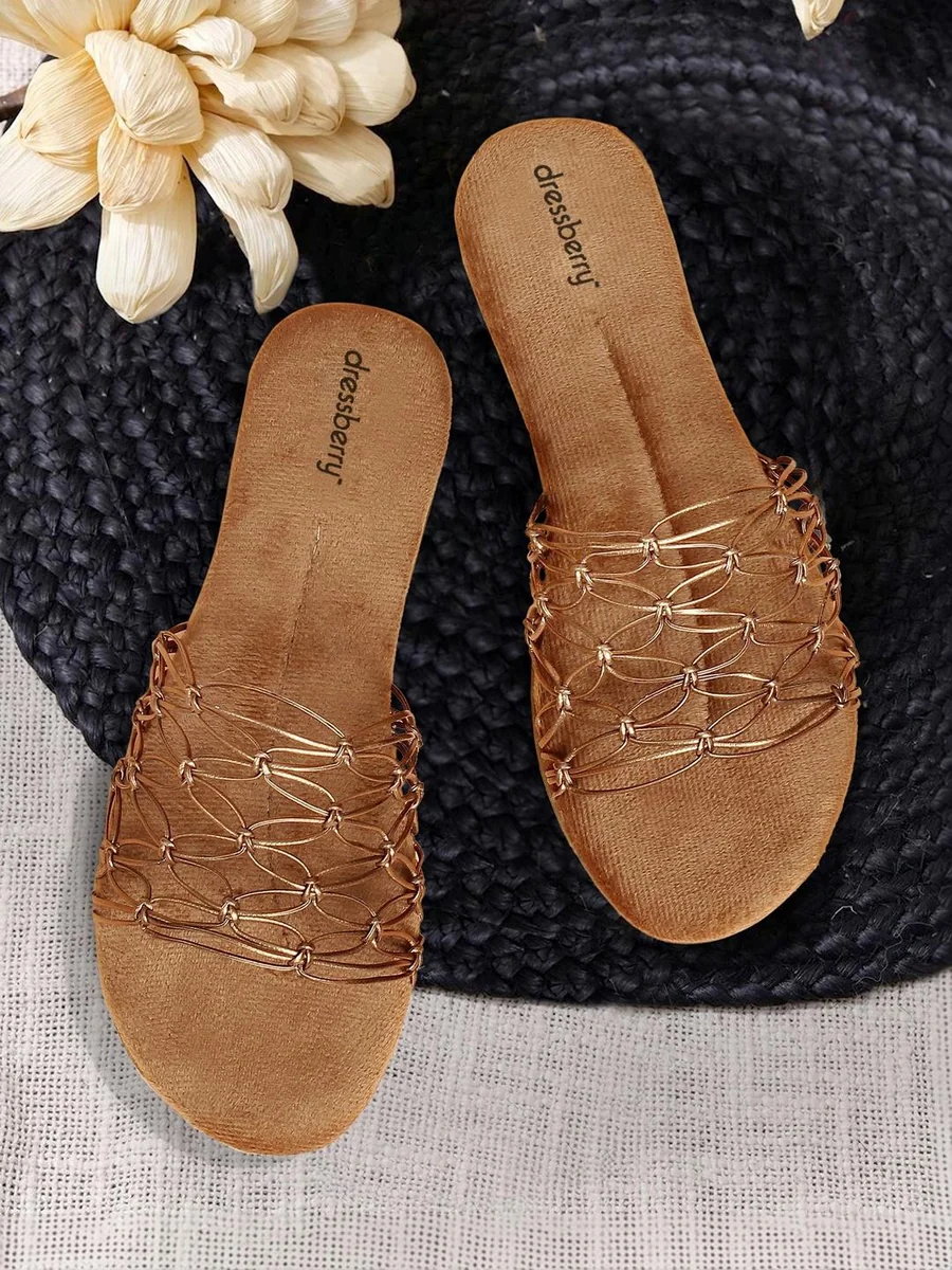 Women Flats - Best Price ₹387 at Myntra