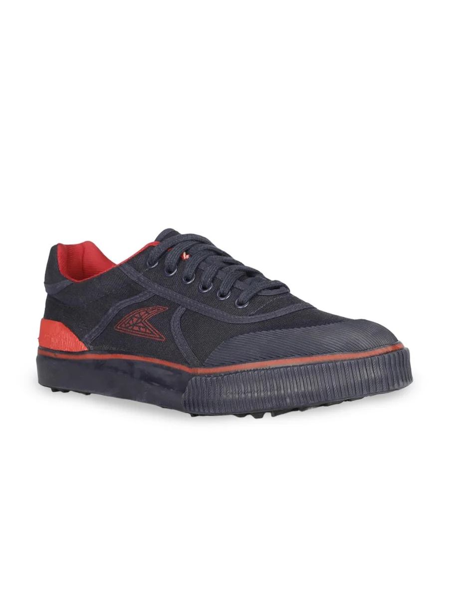  Bata Men Sneakers - Best Price ₹799 at Myntra
