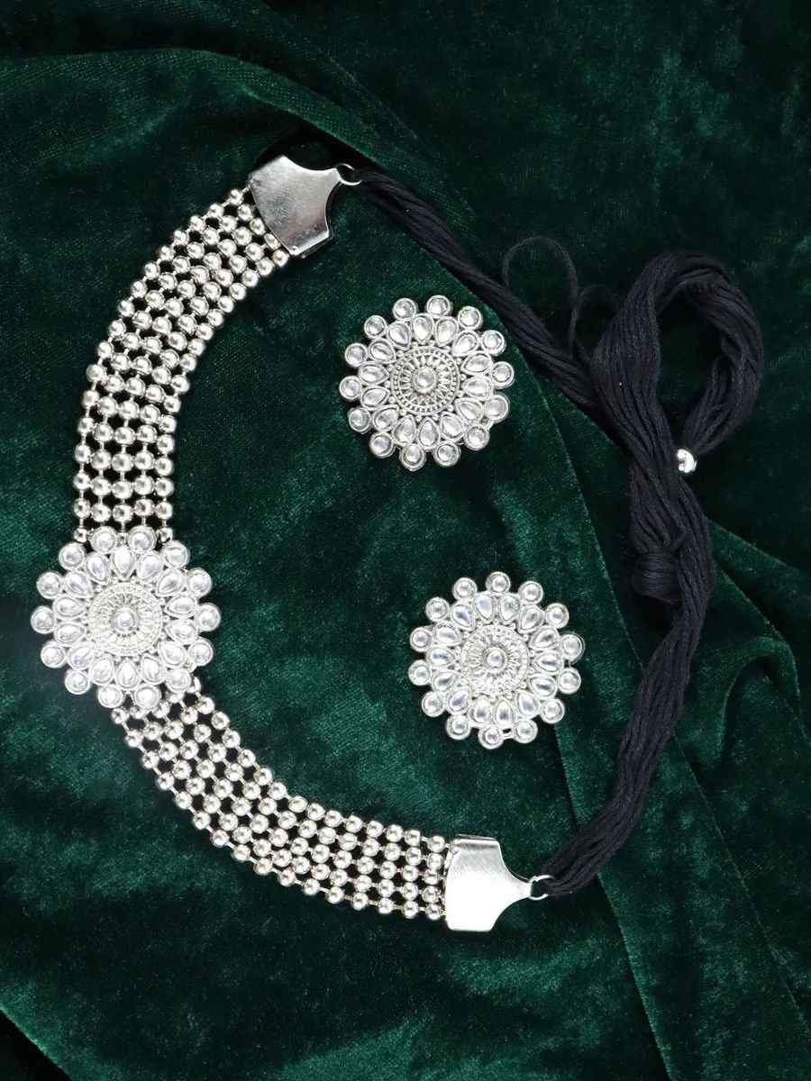 Women Silver-Plated White Kundan-Studded Jewellery Set - Best Price ₹799 at Myntra