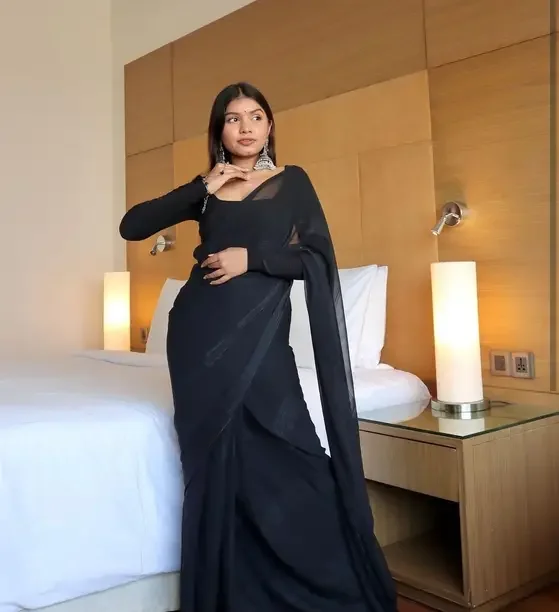 kashvi sarees Solid/Plain Bollywood Georgette, Chiffon Saree  (Black) - Best Price ₹267 at Flipkart