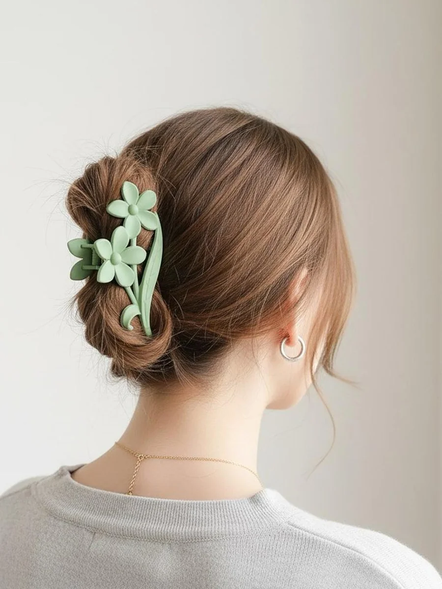 Women Claw Clip - Best Price ₹599 at Myntra